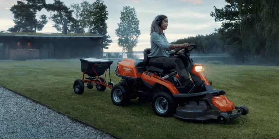 Rider kosilnica Husqvarna R 216T AWD